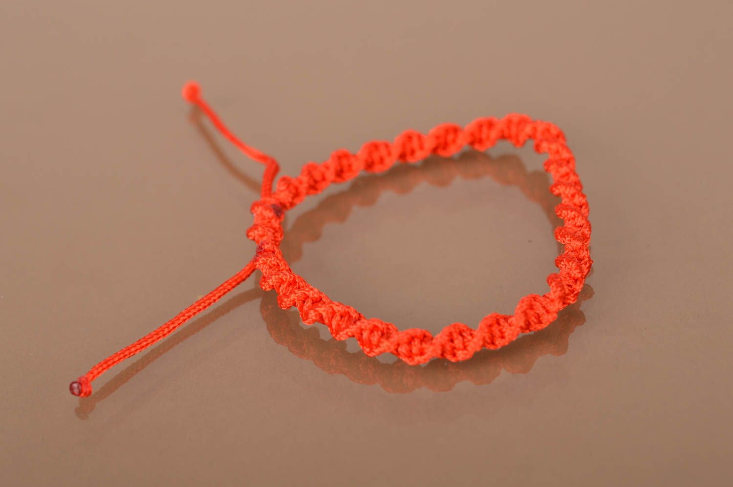 Bracelet fait main rouge réglable tressé de lacet ciré accessoire fin simple photo 4