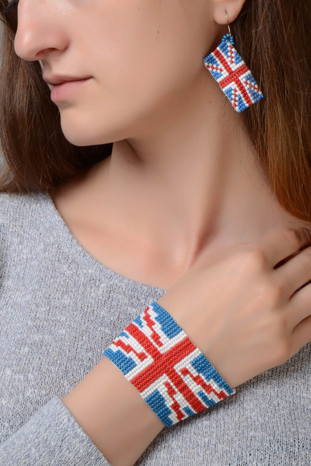 Handgemachtes Schmucksachen Set Collier und Ohrringe aus Glasperlen mit Britischer Flagge und Armband foto 1