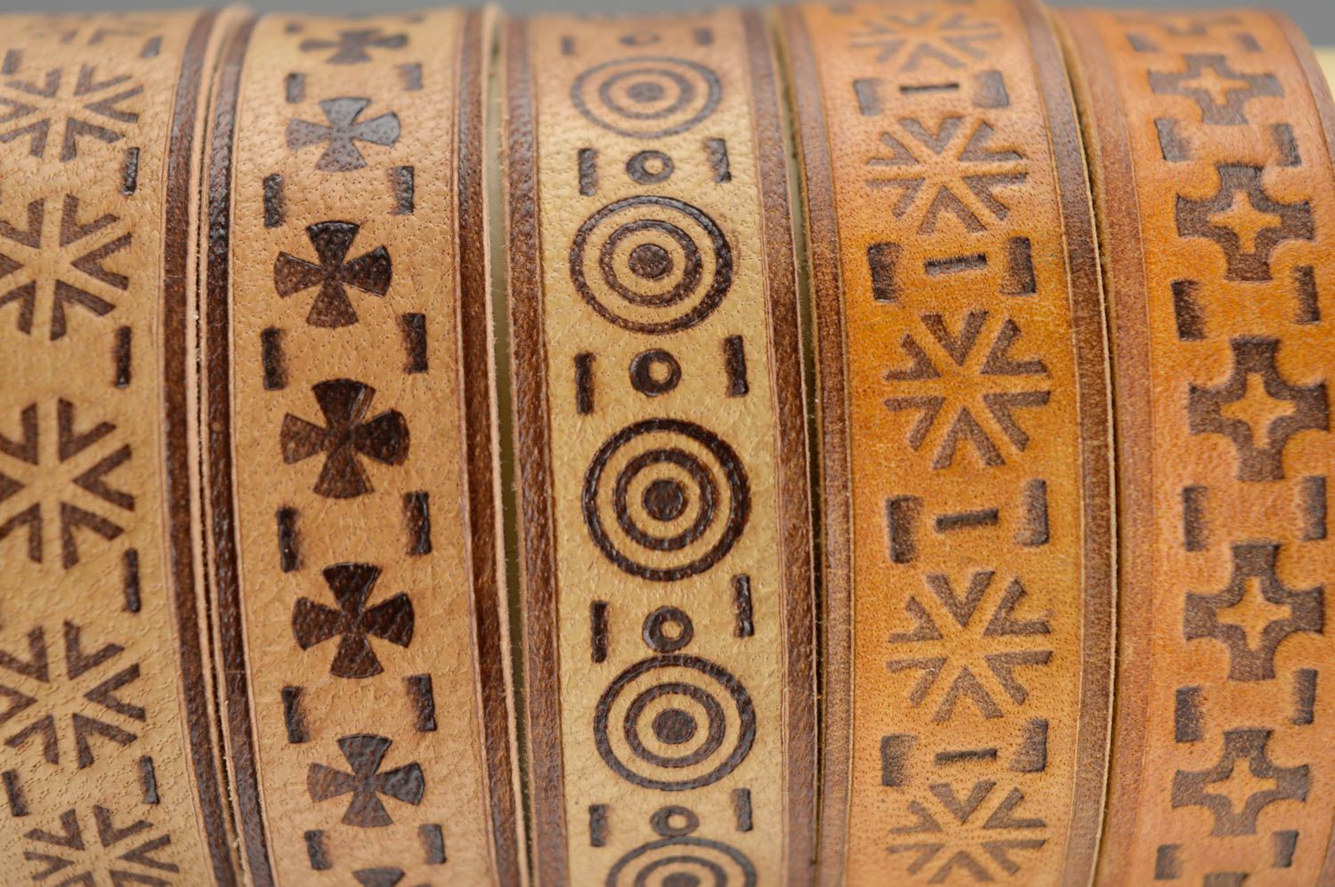 Light brown genuine leather bracelet with pattern photo 5