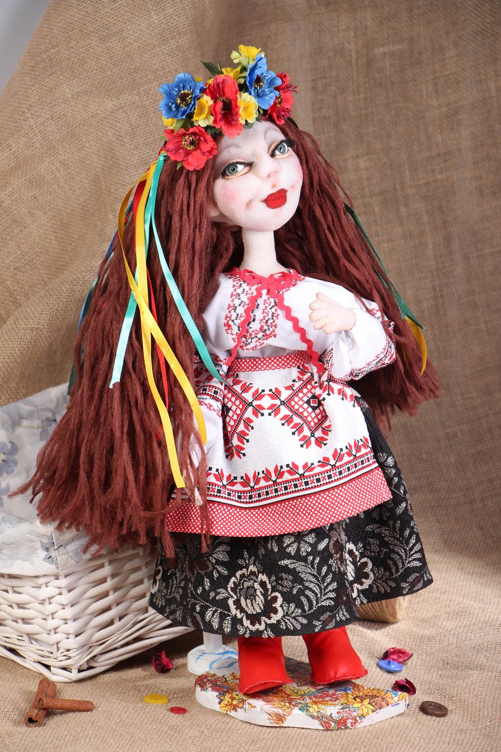 Мягкая кукла на подставке в национальном костюме для декора фото 5