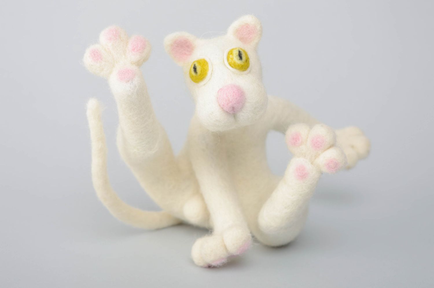 Валяная игрушка котик из войлока фото 1