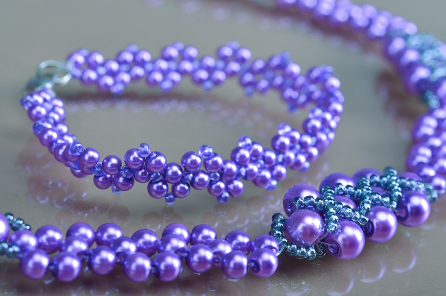 Collier en perles de rocaille et fausses perles avec bracelet couleur mauve fait main photo 4