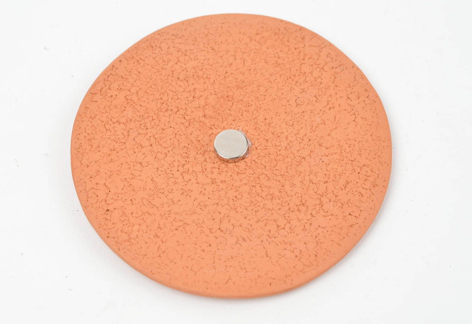 Круглый керамический магнит на холодильник из глины расписной ручной работы фото 4