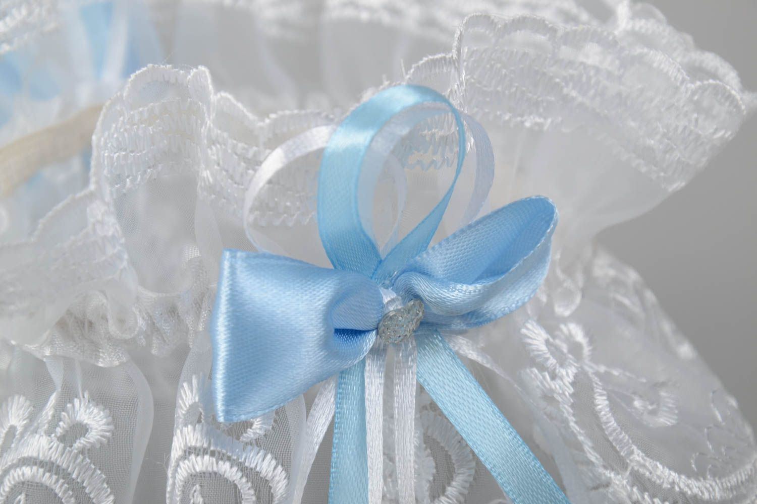Jarretière de mariée blanche dentelle nœud bleu clair élastique faites main photo 4