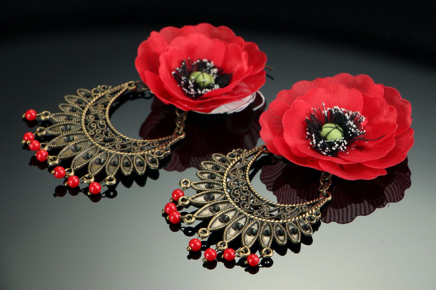 Pendant earrings with corals Poppies photo 3