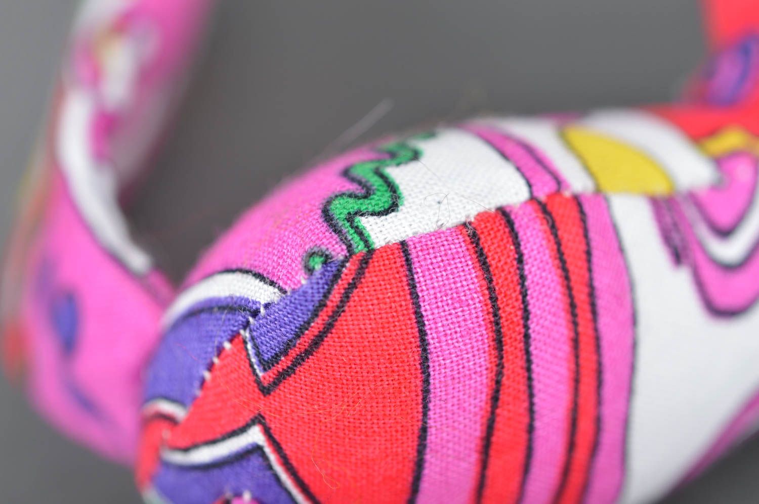 Мягкая игрушка ручной работы заяц пестрый разноцветный красивый небольшой фото 4