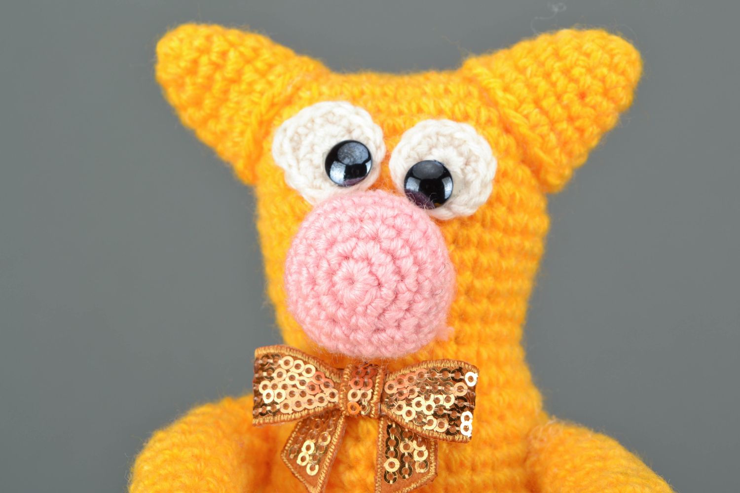 Doudou tricoté en forme de chat jaune photo 3