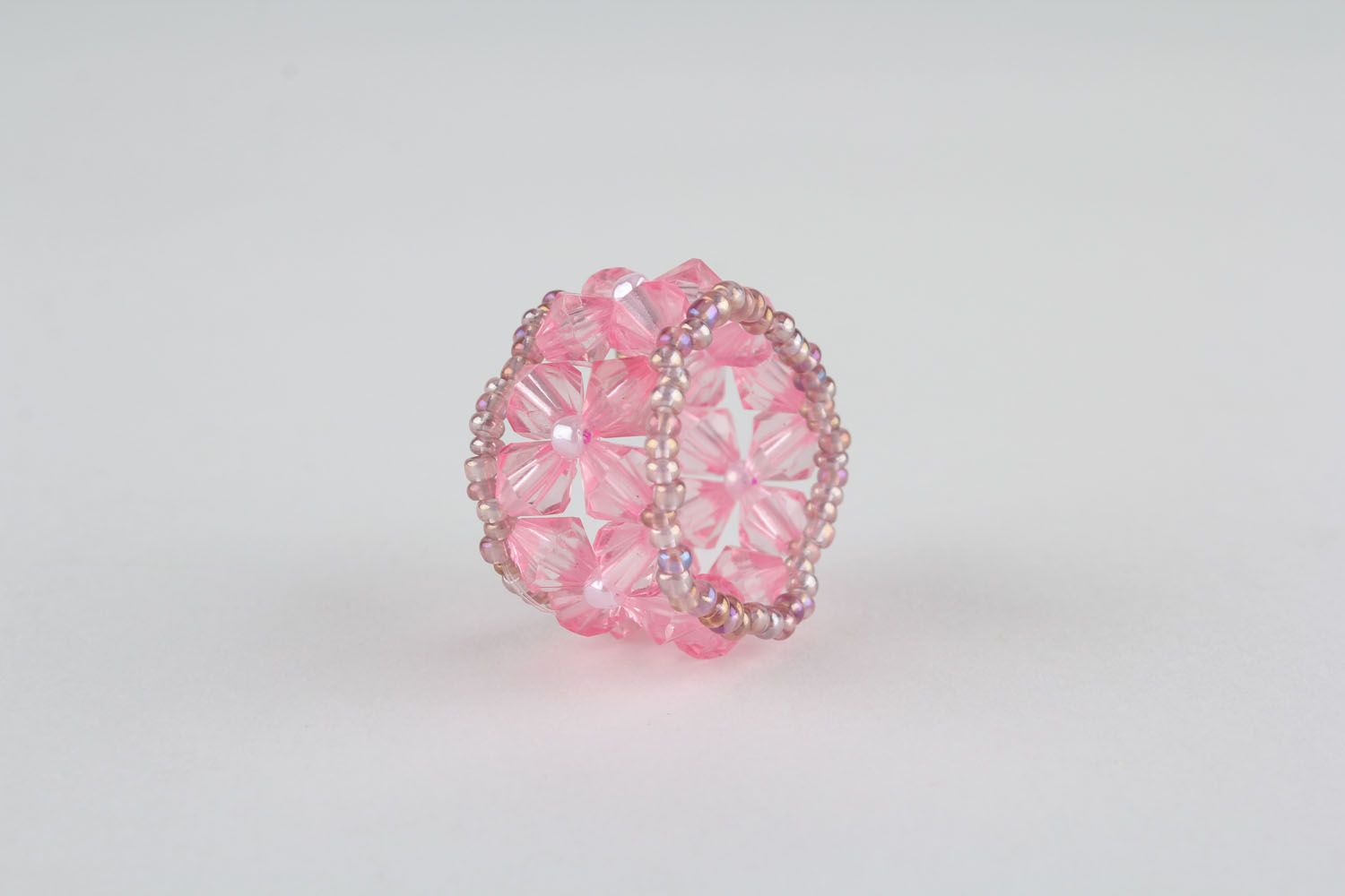 Розовое кольцо из бисера  фото 3