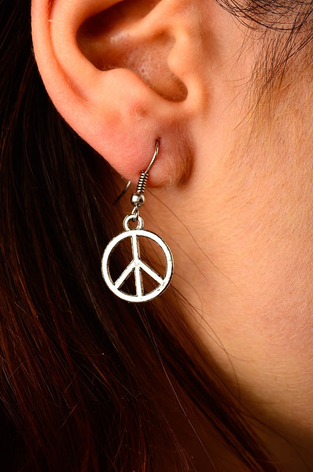 Boucles d'oreilles métal Bijou fait main symbole du pacifisme Accessoire femme photo 2