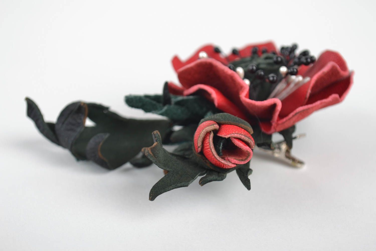 Брошь из кожи ручной работы заколка-цветок украшения из натуральной кожи красная фото 4