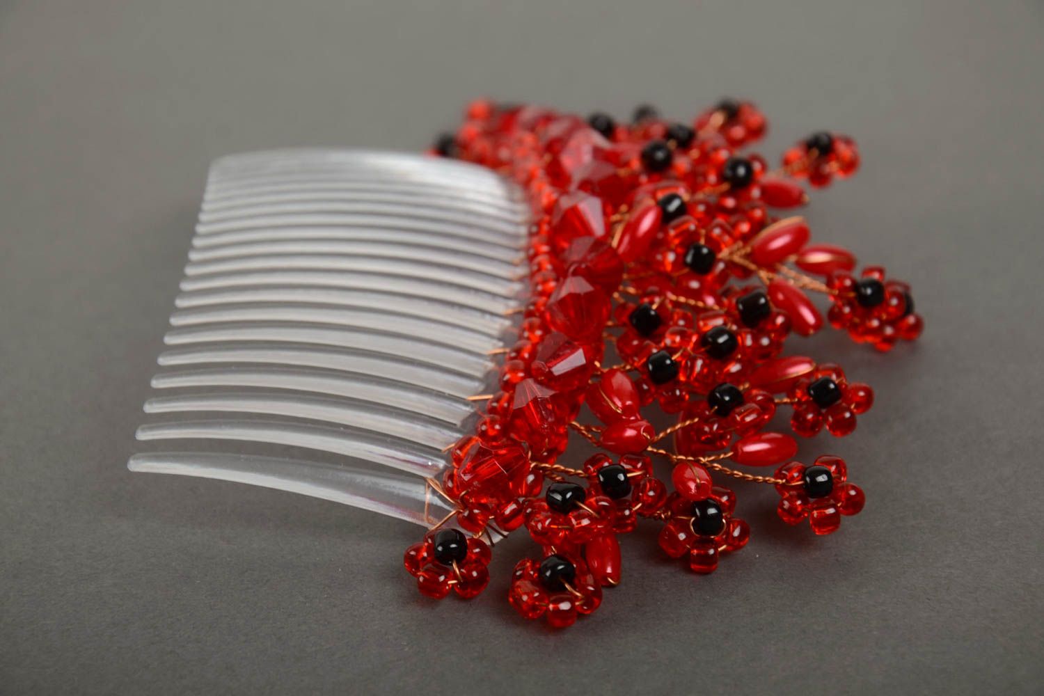 Handmade decorative plastic hair comb with beaded flowers of red color photo 4
