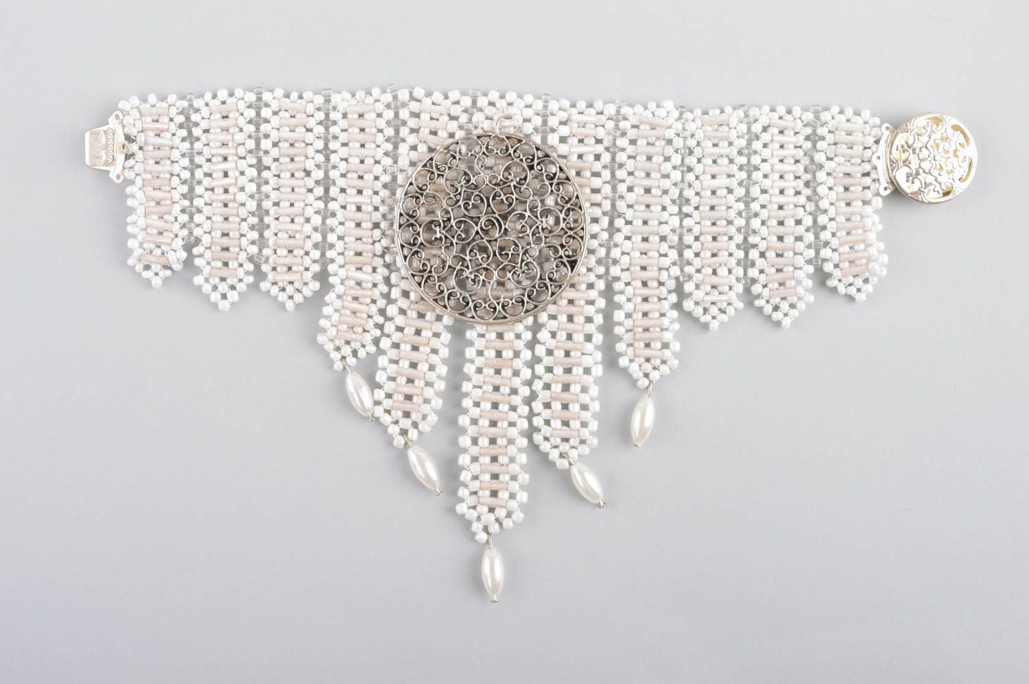 Bracelet blanc Bijou fait main large en perles de rocaille original Cadeau femme photo 2