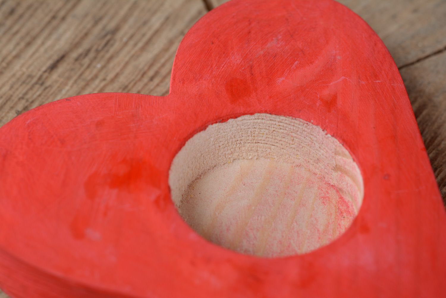 Red plywood candlestick in the shape of heart photo 3