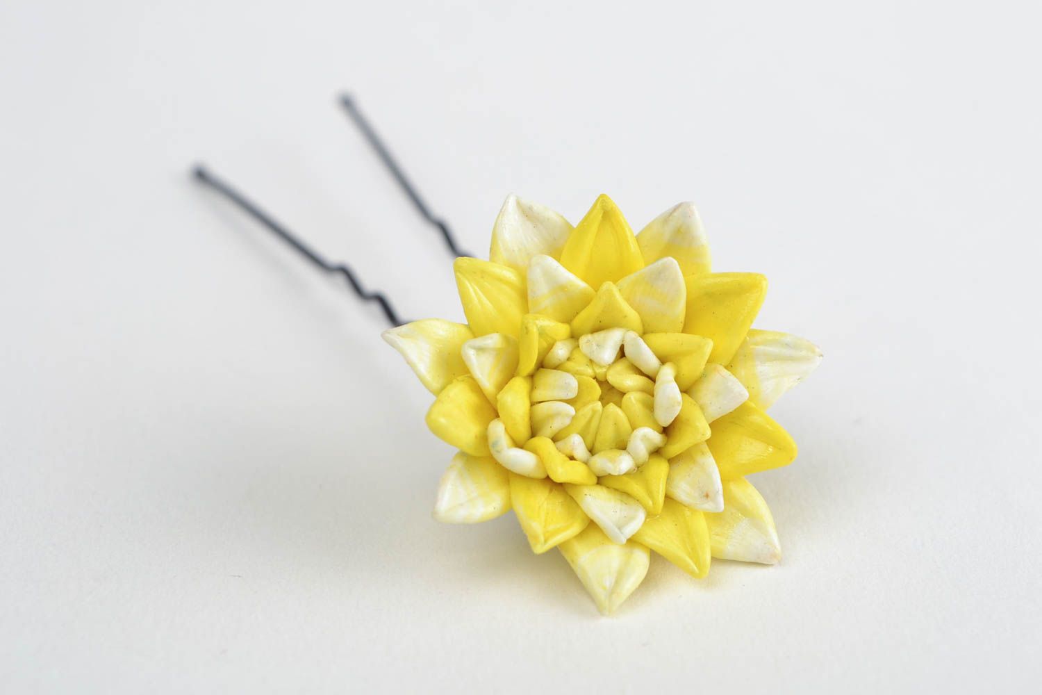 Épingle à cheveux avec fleur en pâte polymère jaune faite main bijou orignal photo 5
