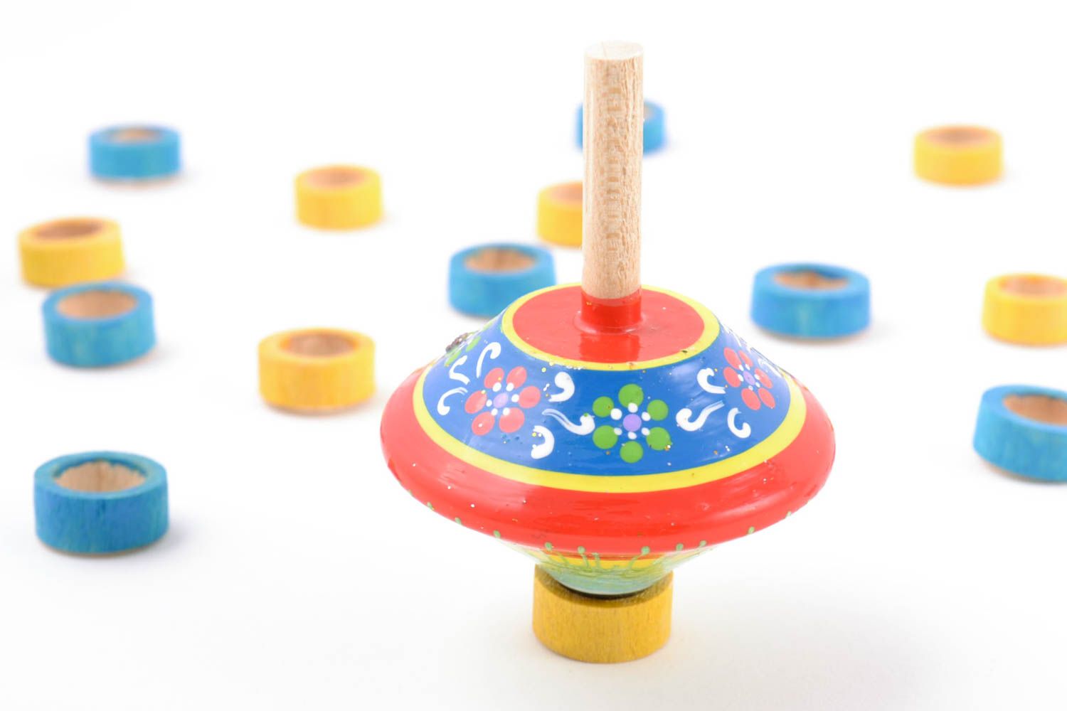 Деревянный волчок расписанный экокрасками игрушка для ребенка ручная работа фото 1