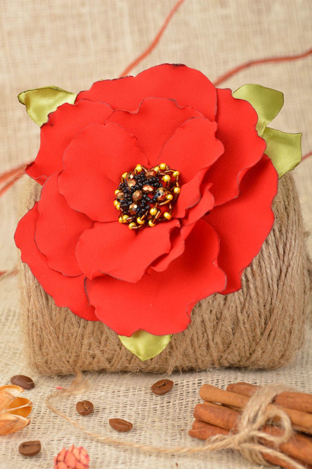 Broche fleur fait main Broche tissu satin rouge kanzashi Accessoire femme Carmen photo 1