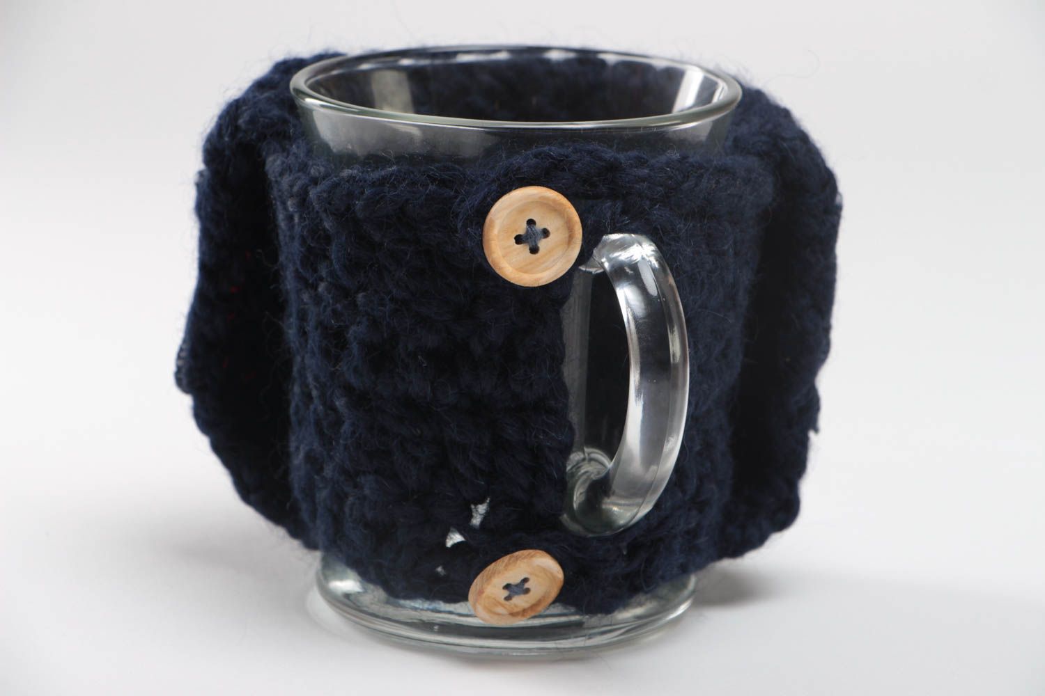 Glas Tasse mit Pullover gestrickt dunkelblau aus reiner Wolle mit Stickerei foto 3