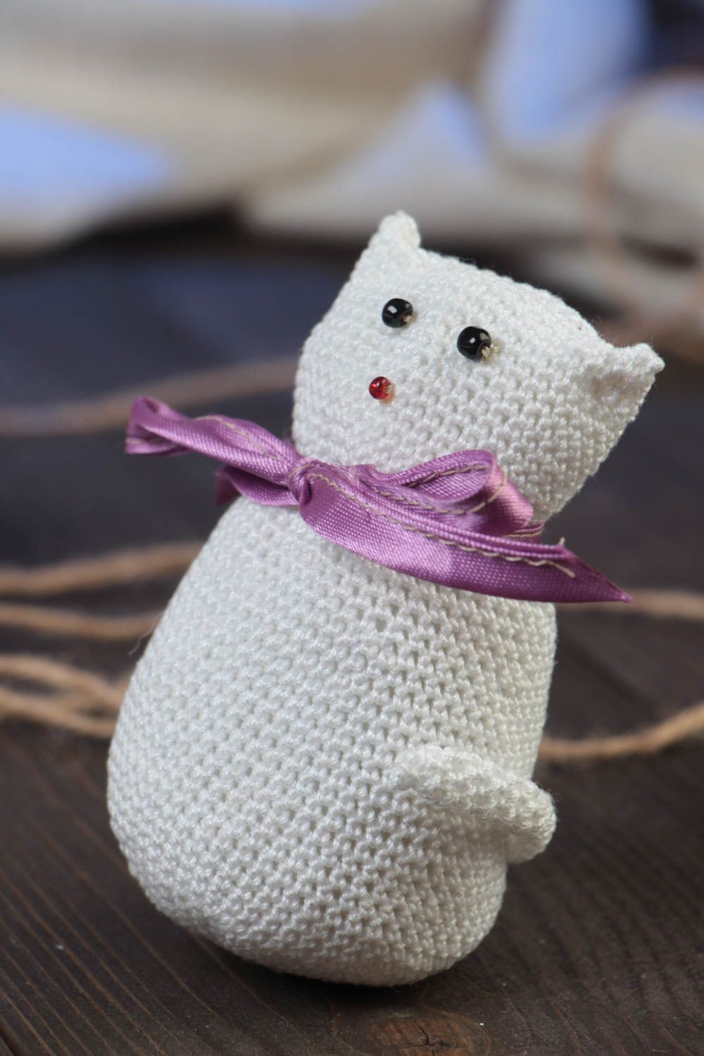 Peluche chat blanc Jouet pour enfant fait main Décoration chambre au crochet photo 1