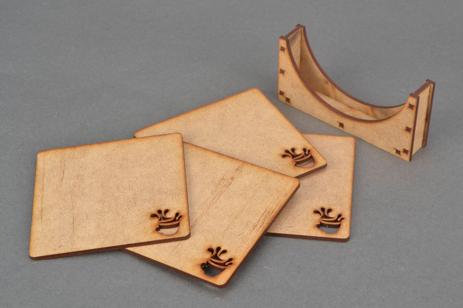 Porta tazze semilavorato fatto a mano supporto per tazze di pannello di legno foto 3