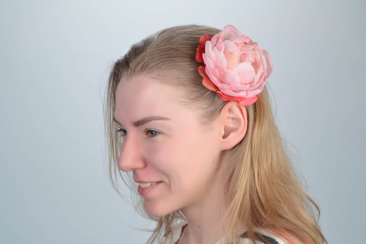 Beautiful women's handmade pink textile flower hair clip photo 1