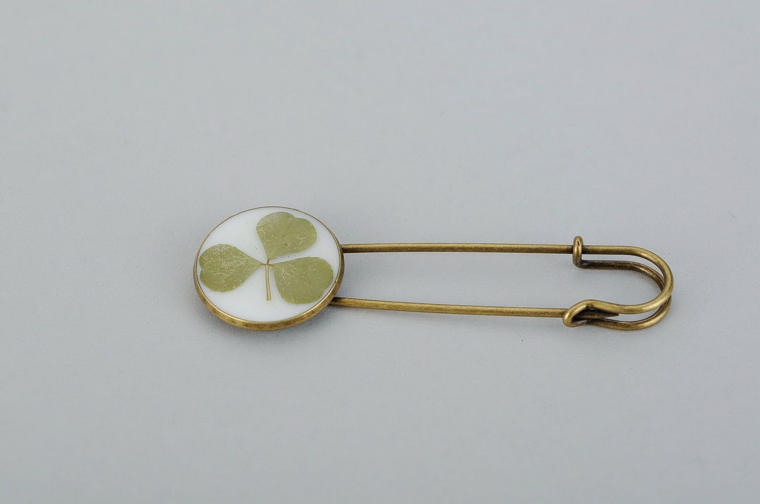 Brooch with natural leaf of clover photo 4