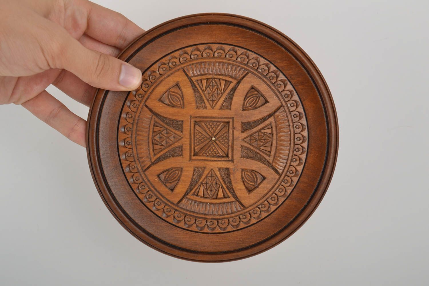Тарелка настенная декоративная ручной работы сувенирная тарелка посуда из дерева фото 5