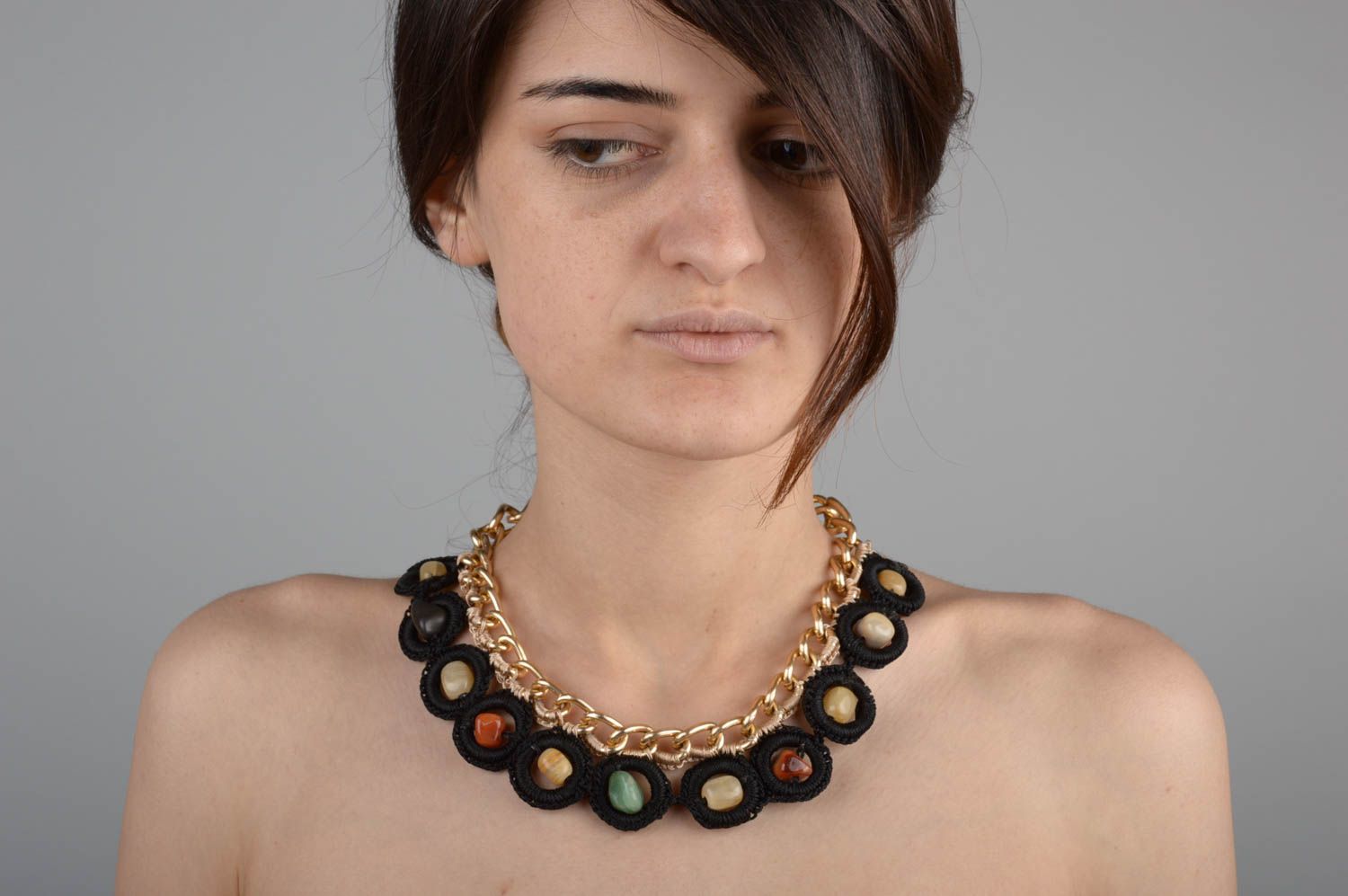 Collar artesanal de hilos y piedras accesorio para mujer adorno para el cuello foto 5
