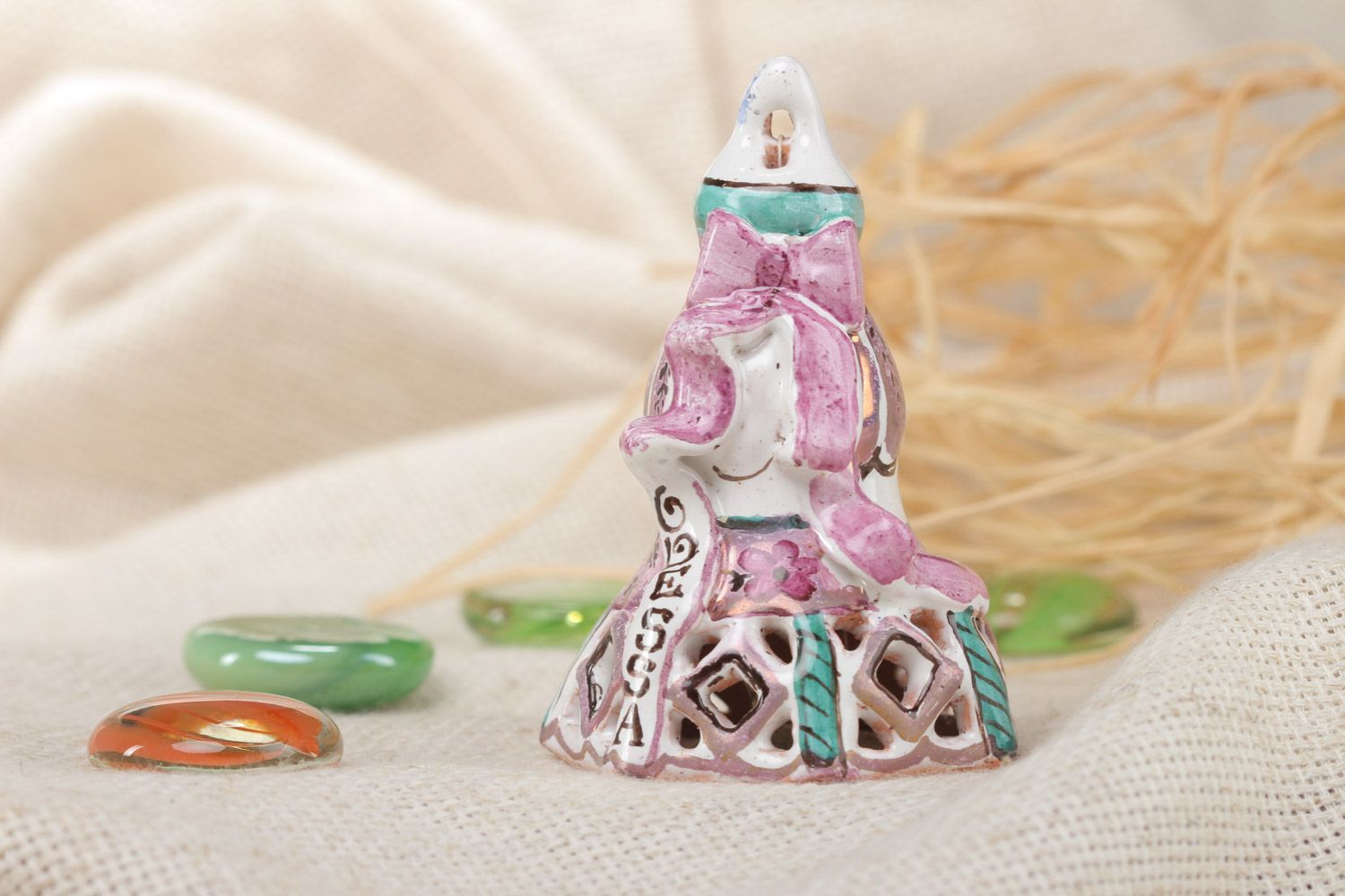 Праздничный керамический колокольчик с росписью эмалью и красками ручной работы фото 1