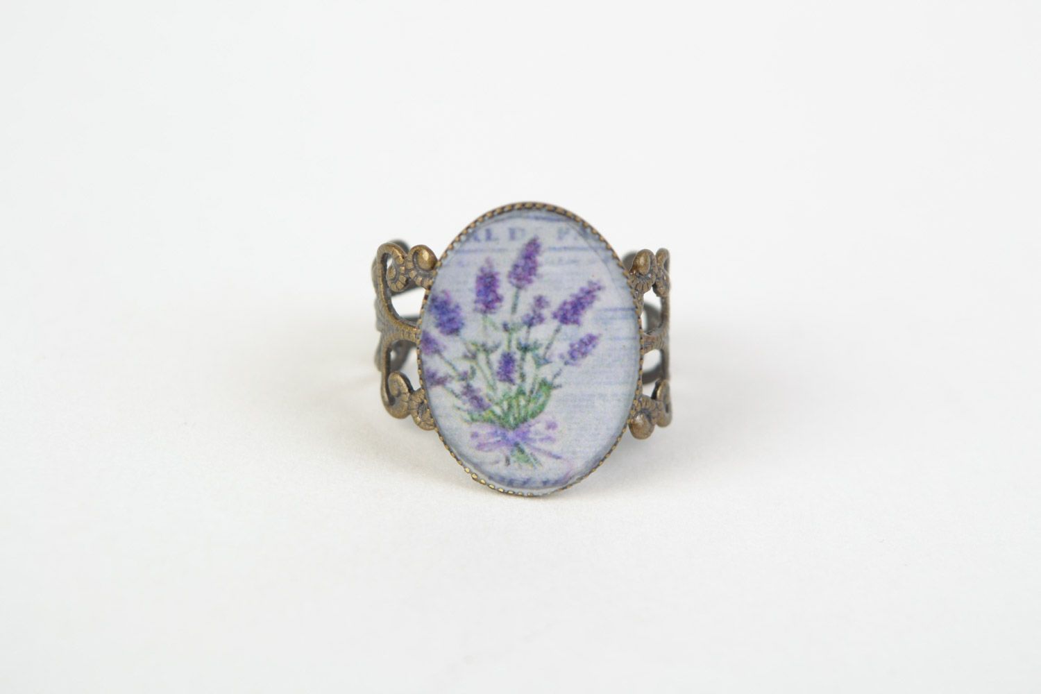 Origineller ovaler blauer Ring aus Juwelierharz mit Lavendel Abbildung Handarbeit  foto 1