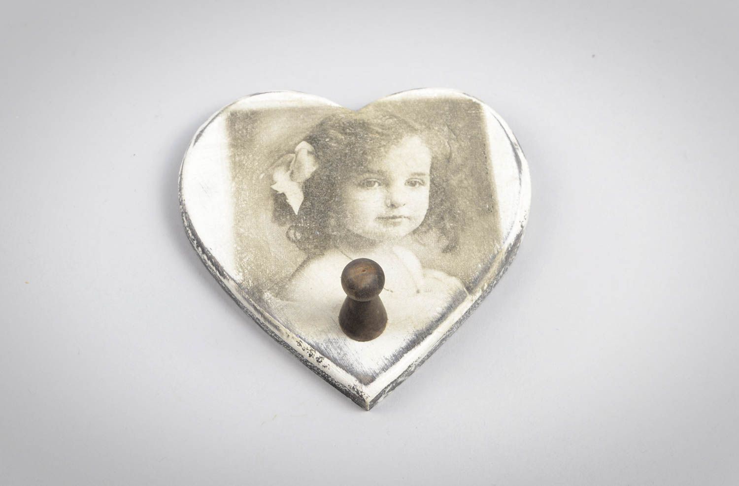 Patère en bois fait main Déco chambre bébé Cadeau original coeur serviettage photo 5