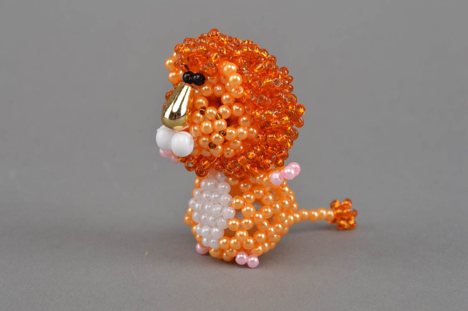 Оранжевая бисерная фигурка льва из бусин ручной работы плетеная красивая фото 2