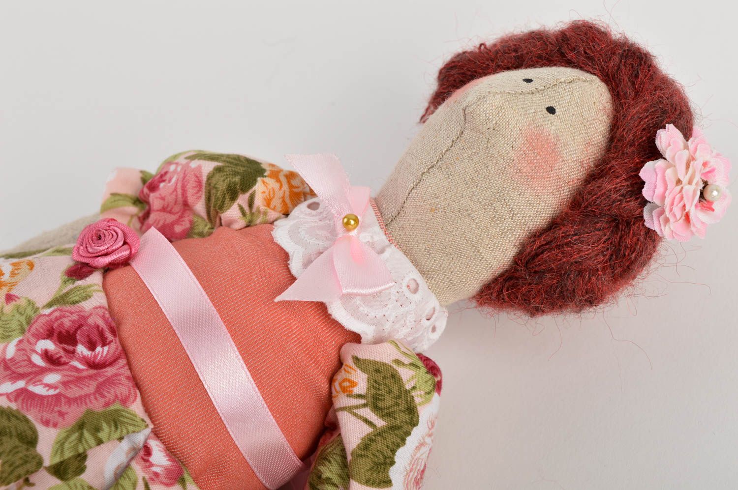 Кукла ручной работы кукла из ткани мягкая кукла из льна в цветочном платье фото 4