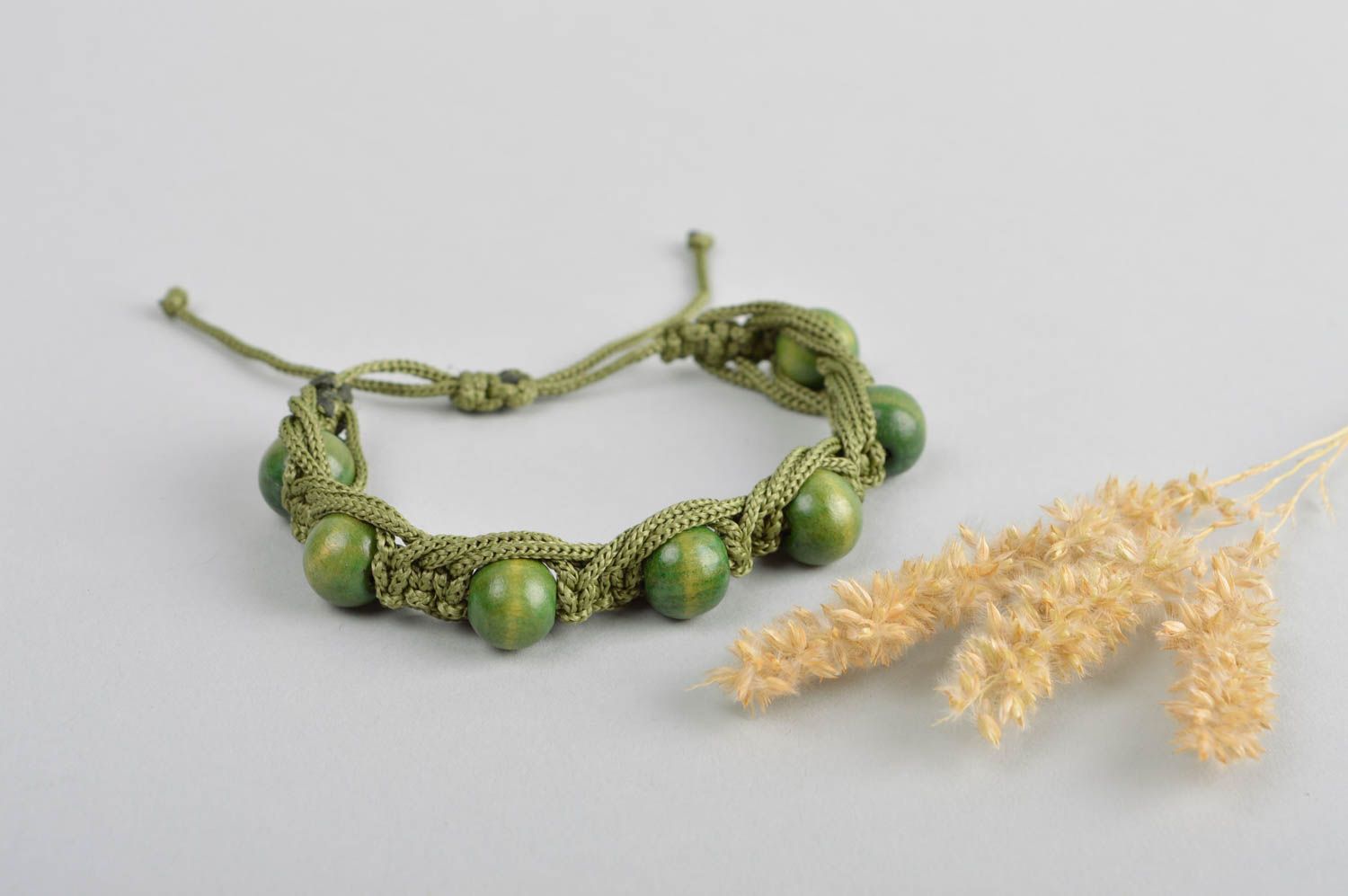 Bracelet tressé en macramé Accessoire fait main vert olive original Cadeau femme photo 1