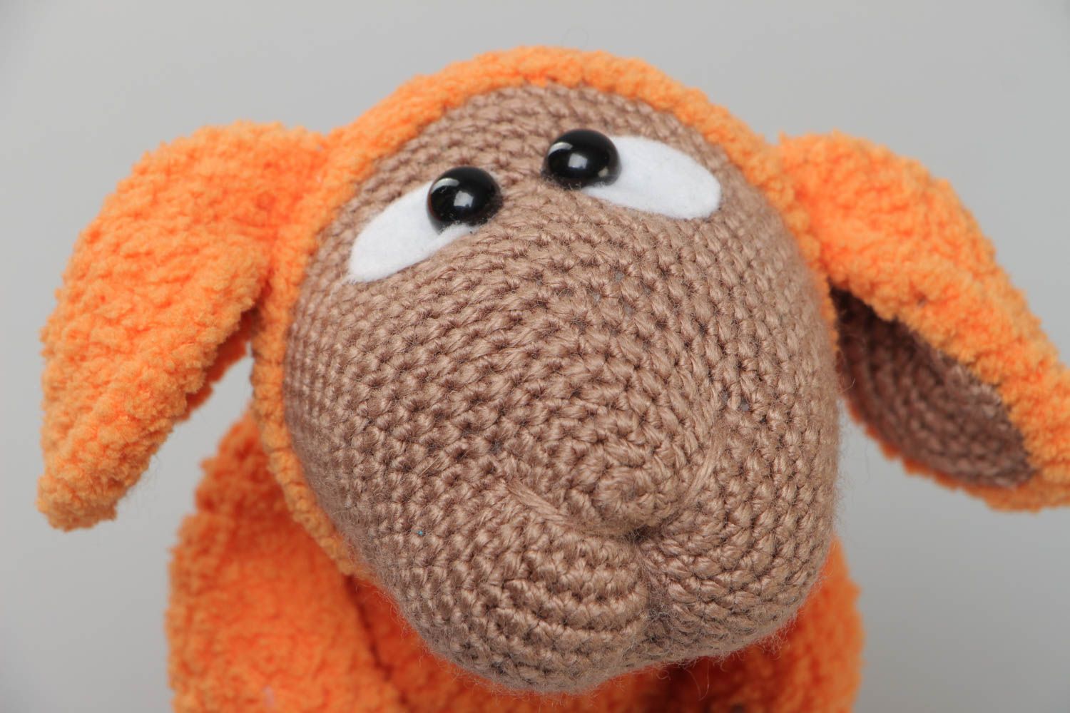 Мягкая игрушка ручной работы овечка крючком из акрила ручной работы оранжевая фото 3