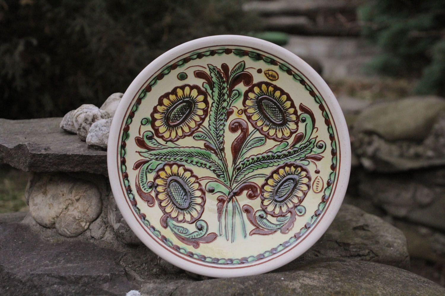 Wandteller aus Keramik mit Huzulen-Bemalung foto 1
