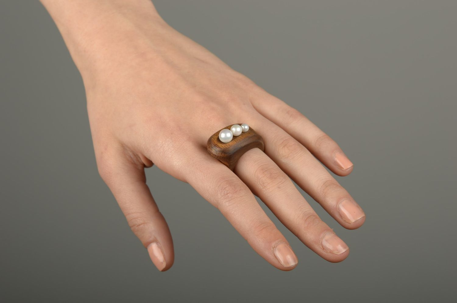 Ring für Damen handmade Schmuck Modeschmuck Ring Holz Schmuck mit Kunstperlen foto 4