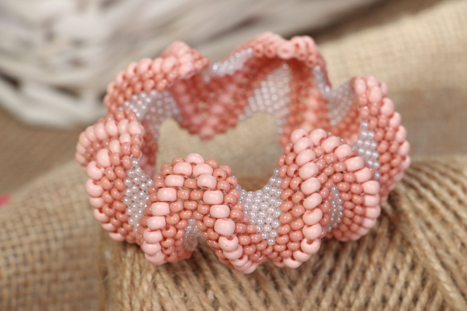 Bracelet en perles de rocaille original rose pastel fait main photo 4