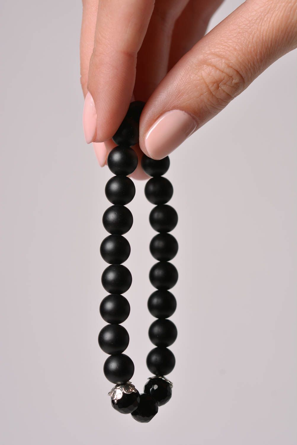 Handgemachtes dünnes schönes schwarzes Armband aus Achat an Angelleine  foto 5