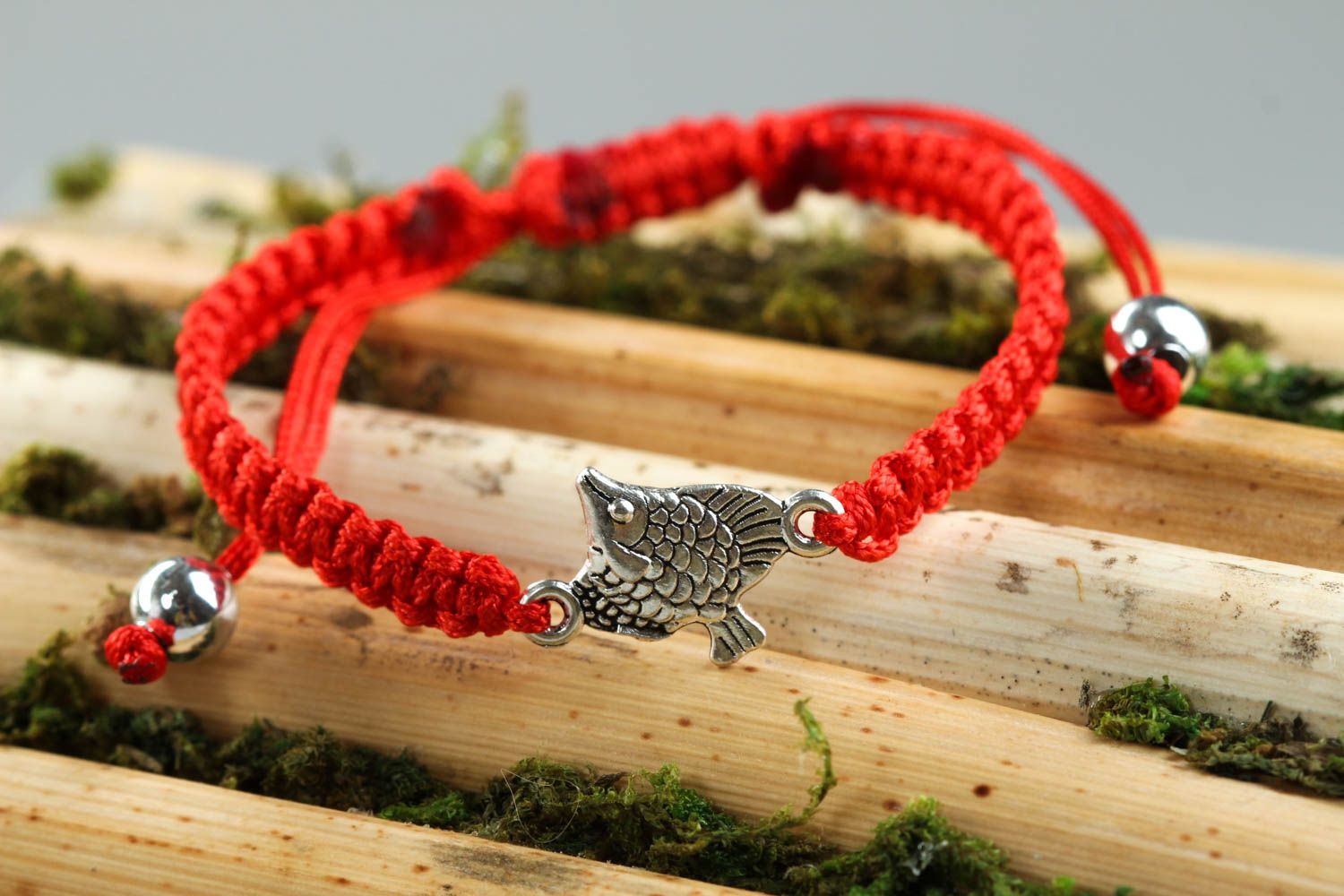Stylish handmade thread bracelet friendship bracelet designs fashion tips photo 1