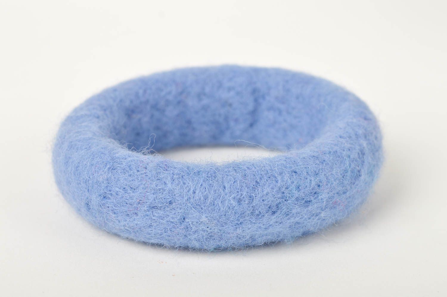 Bracelet laine Bijou fait main bleu clair original Accessoire femme design photo 5