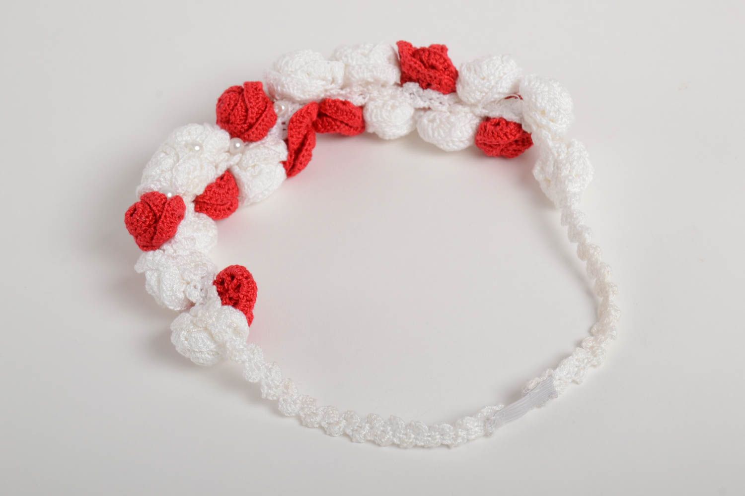Bandeau fleurs fait main Accessoire femme tricoté blanc rouge Cadeau pour femme photo 5