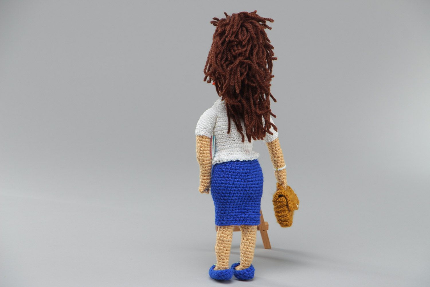 Мягкая вязаная кукла хенд мэйд наполненная синтепоном для девочки Учительница фото 4