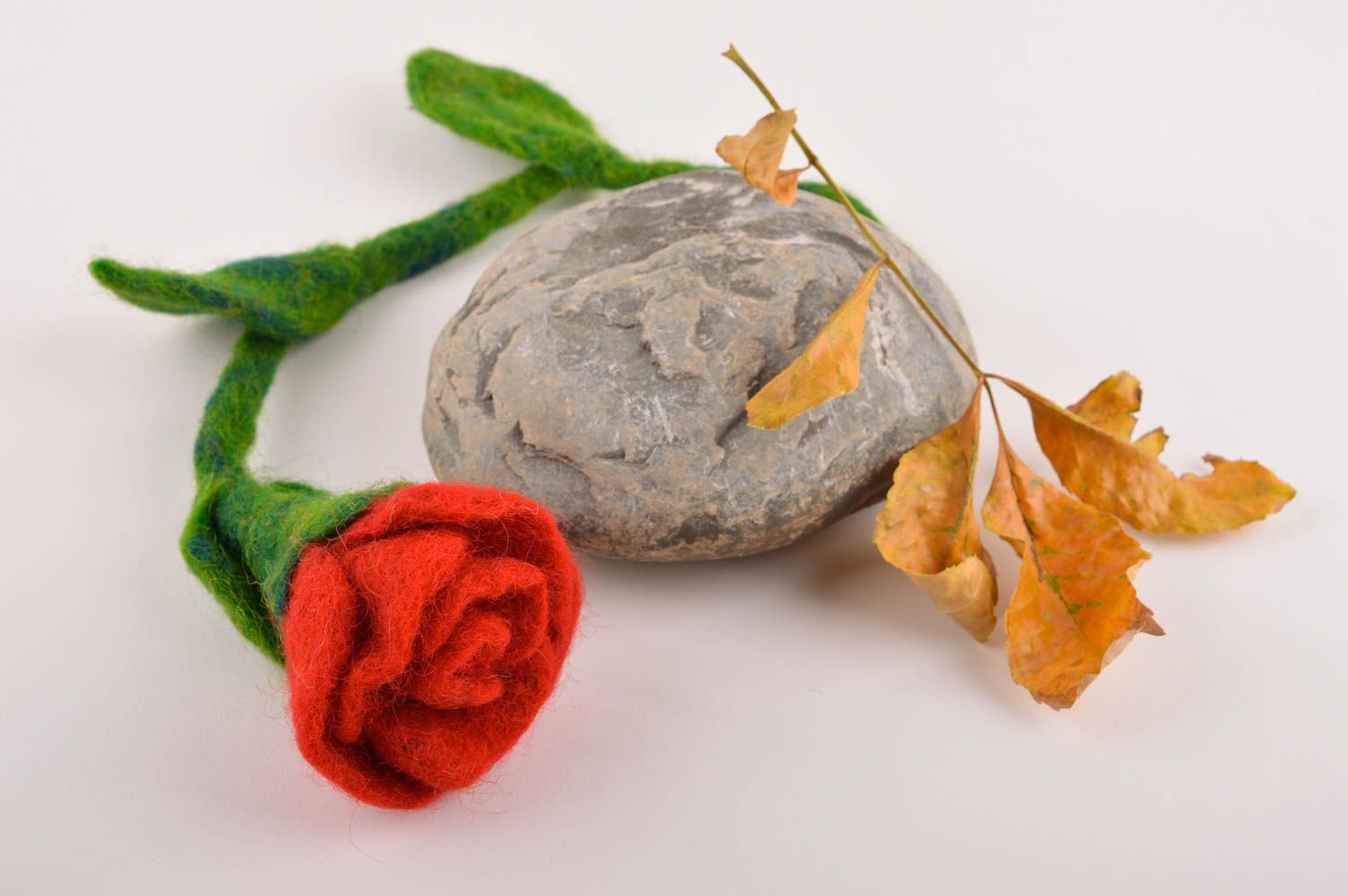 Искусственный цветок ручной работы цветок из шерсти валяный цветок роза фото 1