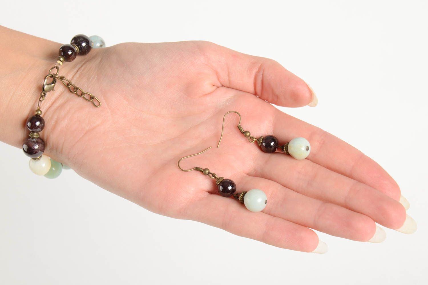 Handgemachte lange Ohrringe Schmuck Armband Damen Accessoires Set mit Steinen foto 3
