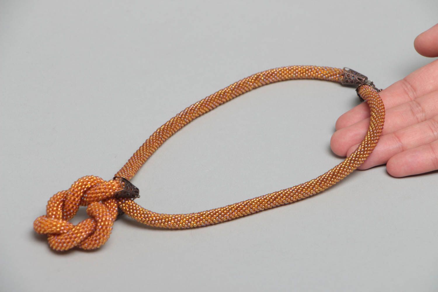 Collier spirale en perles de rocaille tchèques fait main avec breloque photo 5