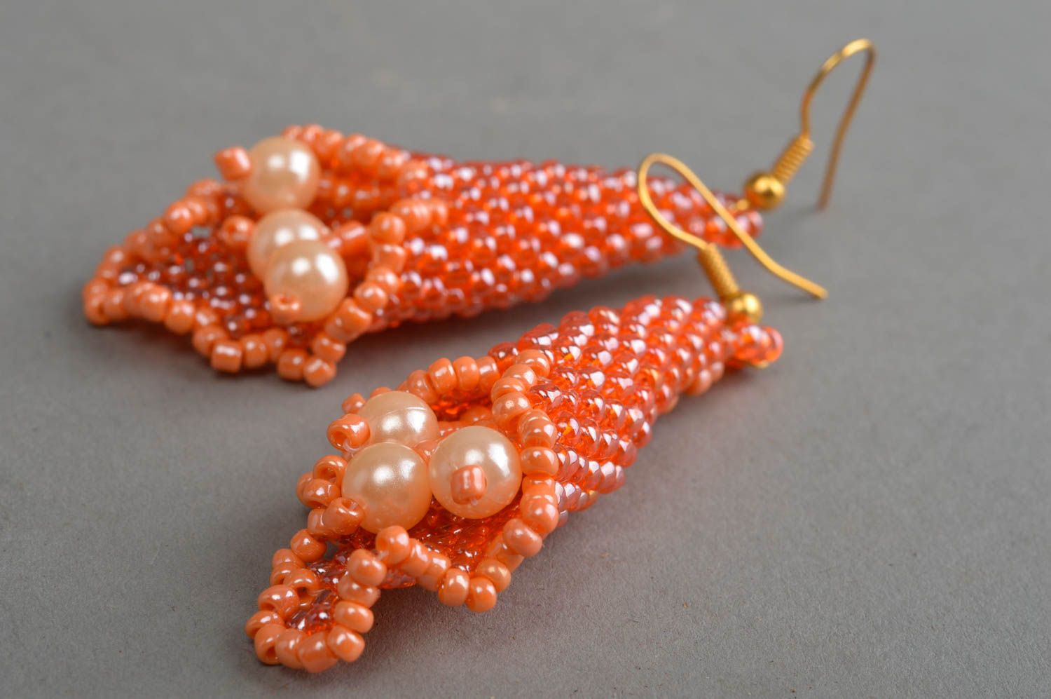 Orange Gehänge Ohrringe aus Glasperlen mit Perlen feierlich einzigartig handmade foto 3
