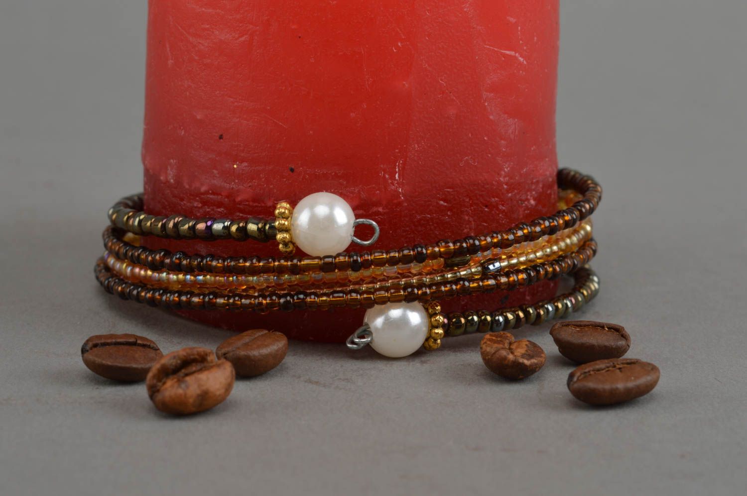 Bracelet en fil à mémoire perles de rocaille fausses perles fait main beige brun photo 1