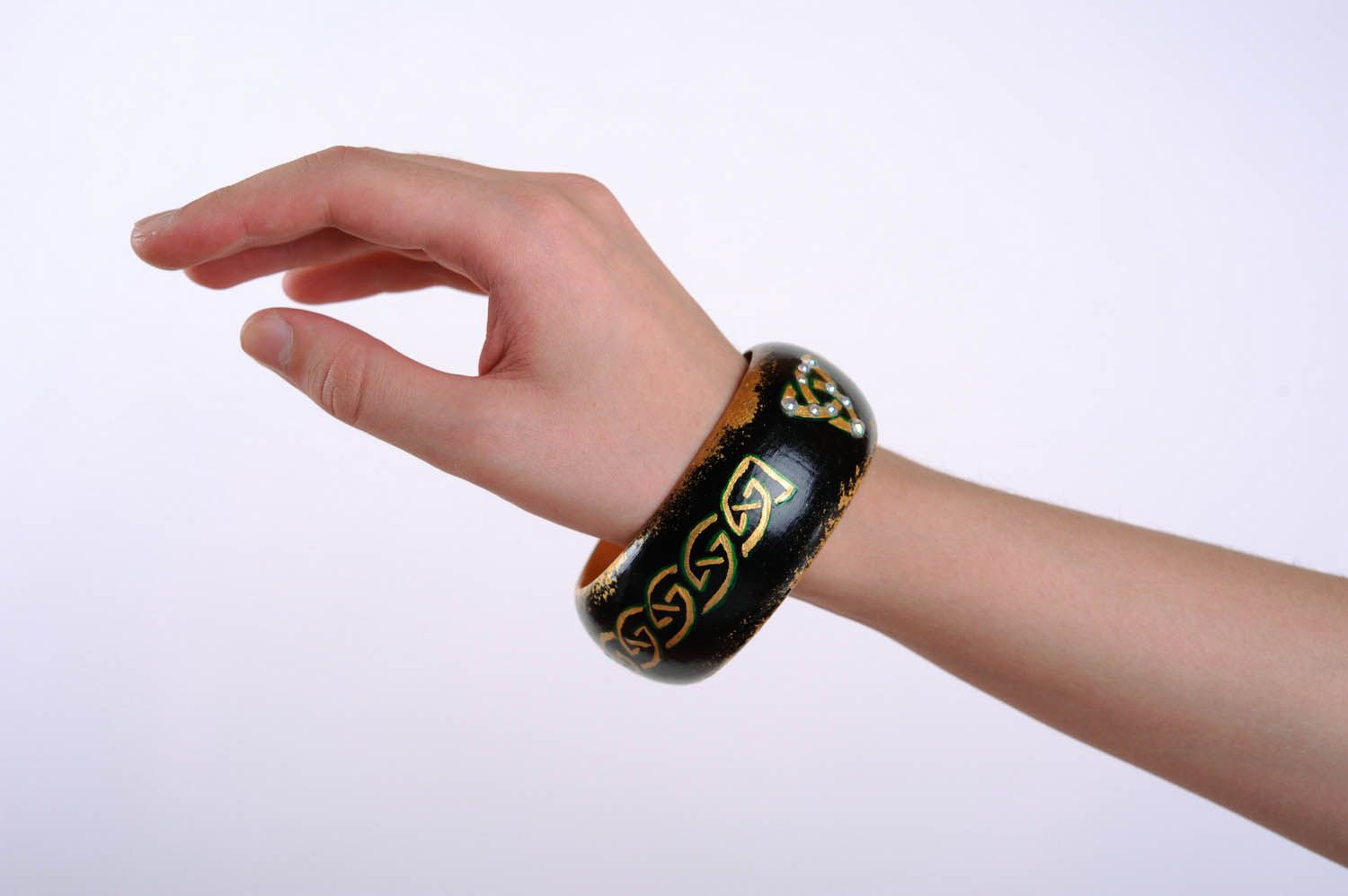 Handmade Armband aus Holz Keltischer Knoten foto 4