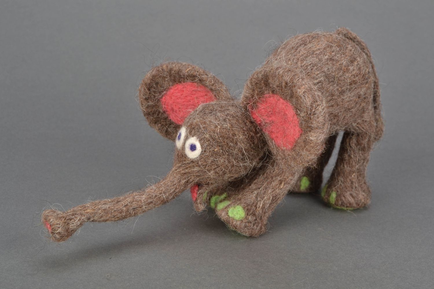 Дизайнерская игрушка из шерсти в технике сухого валяния Слон фото 3