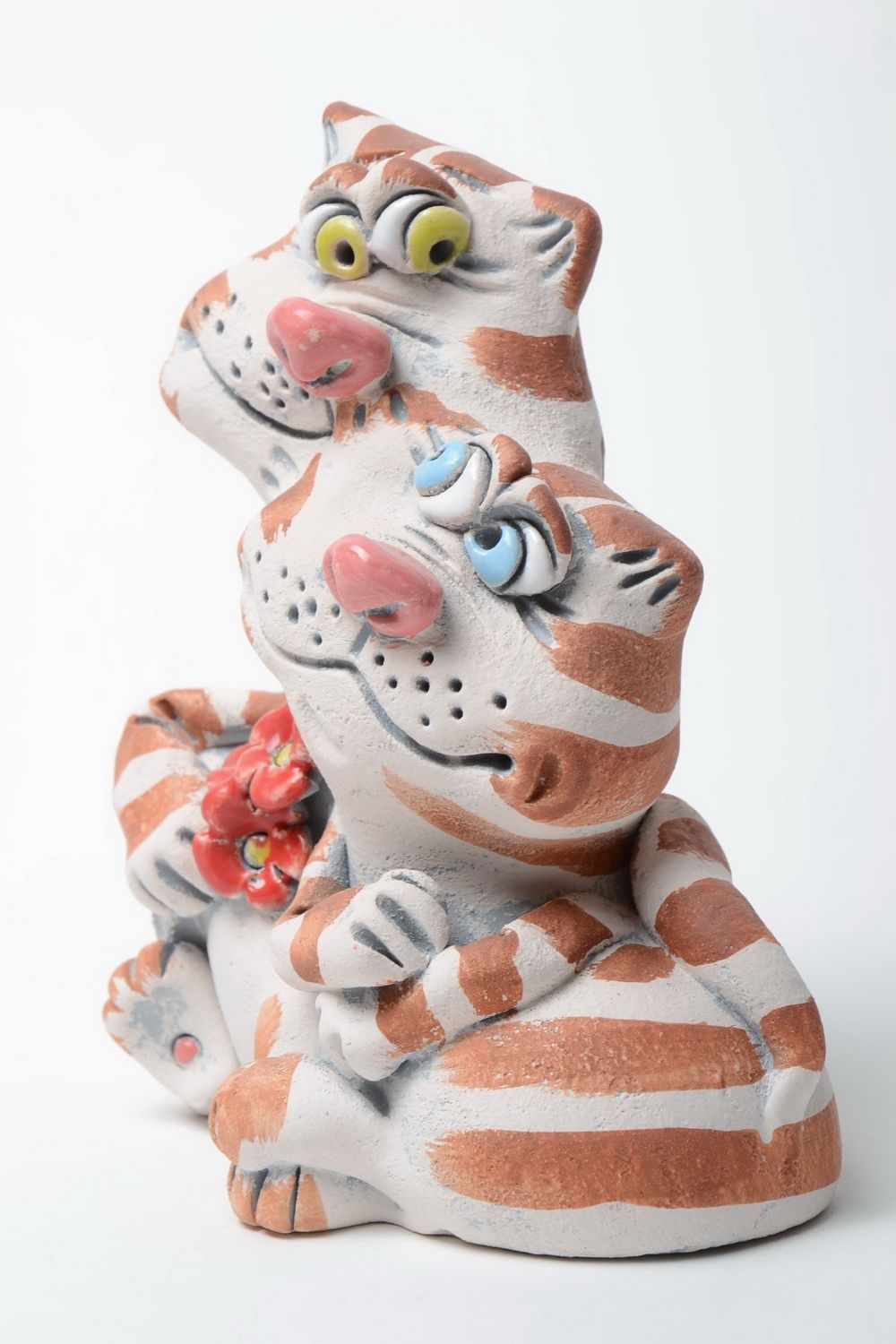 Alcancía original con forma de gatos con flores de cerámica pintada artesanal foto 2